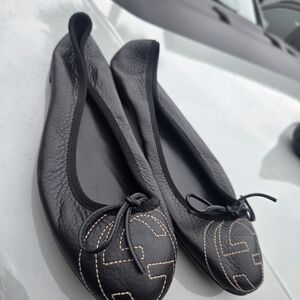 Gucci Black Leather Ballet Flats with Stitch Detail